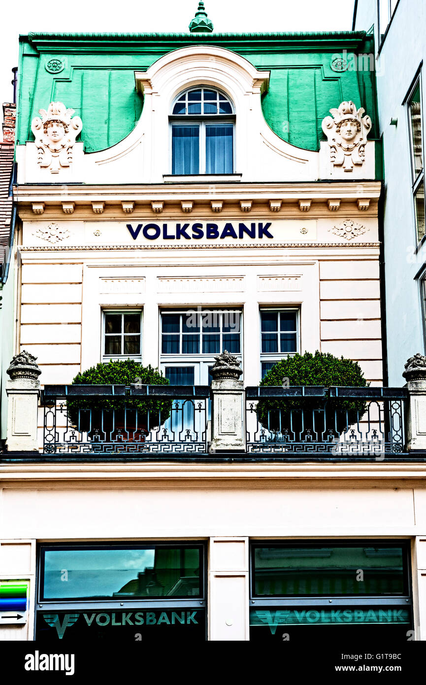 Baden bei Wien, vor einem Haus; Hausfront in Baden Bei Wien Stockfoto