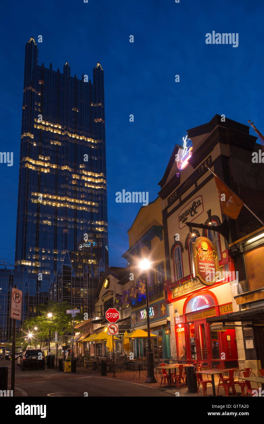 RESTAURANTS MARKET SQUARE PPG PLATZ TOWER (© PHILIP JOHNSON / JOHN BURGEE 1984) DOWNTOWN PITTSBURGH PENNSYLVANIA USA Stockfoto