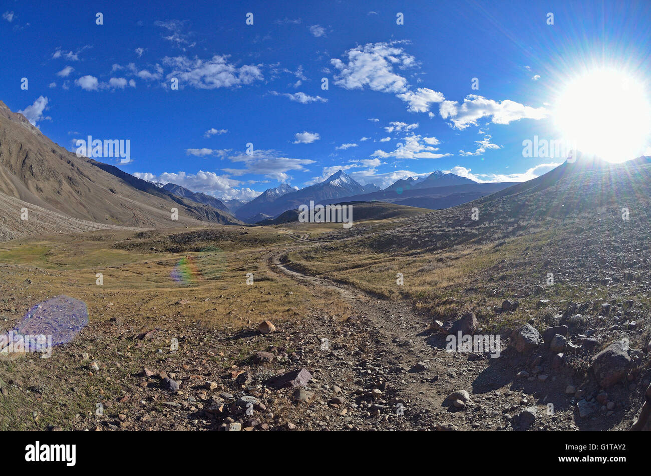 Trekking Trail, Chandratal oder Moon Lake, dem Gletschersee ist die Quelle des Flusses Chenab, Lahaul und Spiti, Indien Stockfoto