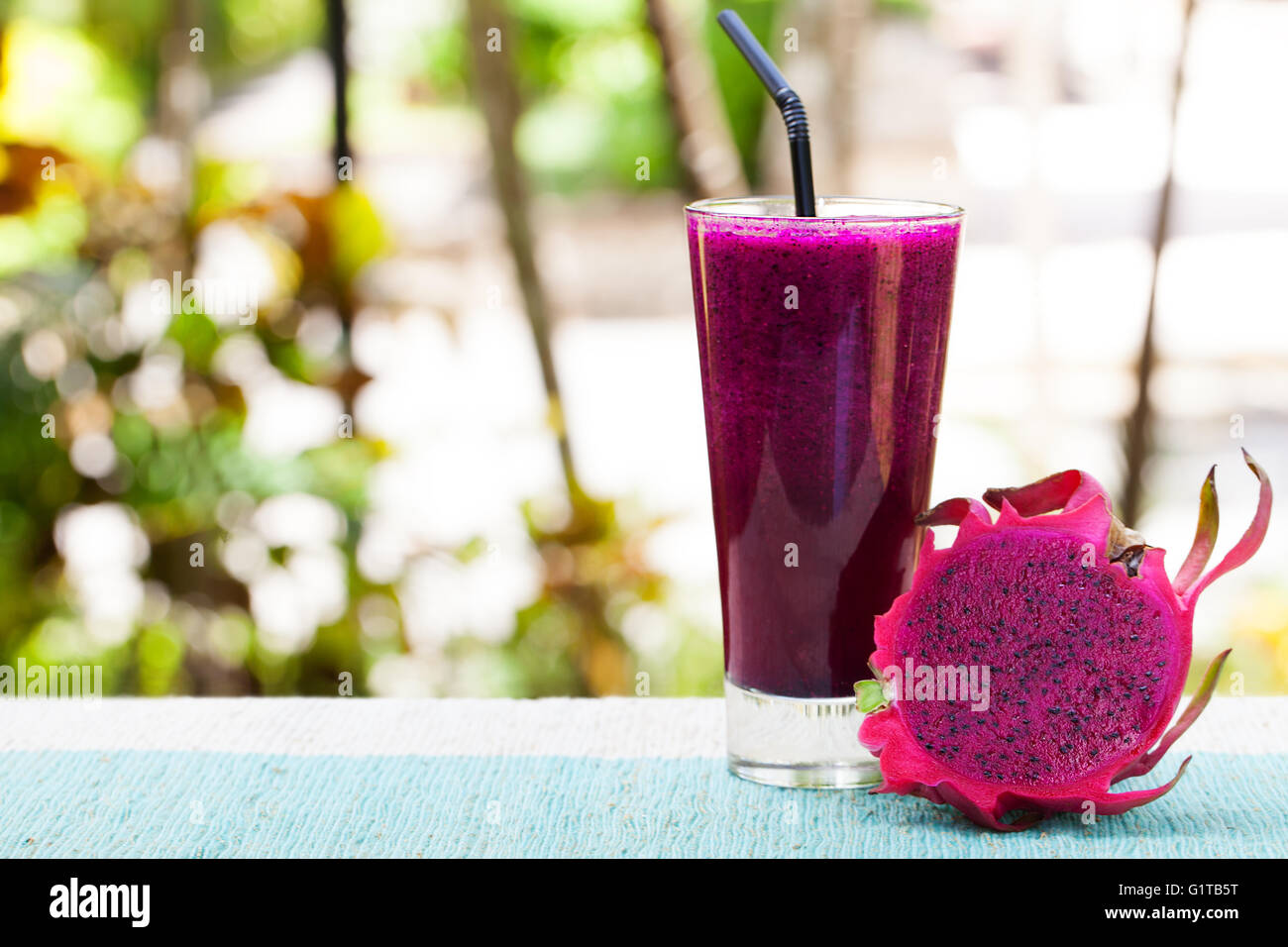 Glas Drachen Frucht-Smoothie, Saft und frische pitahaya Stockfoto