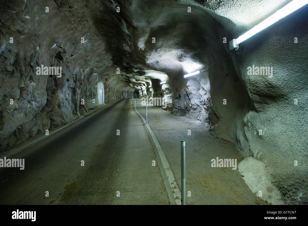 Beleuchtete Grotte tunnel Stockfoto