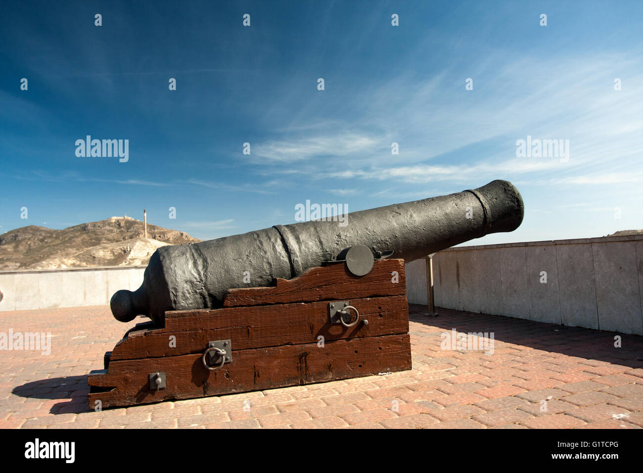 Große Kanone auf den Himmel Stockfoto