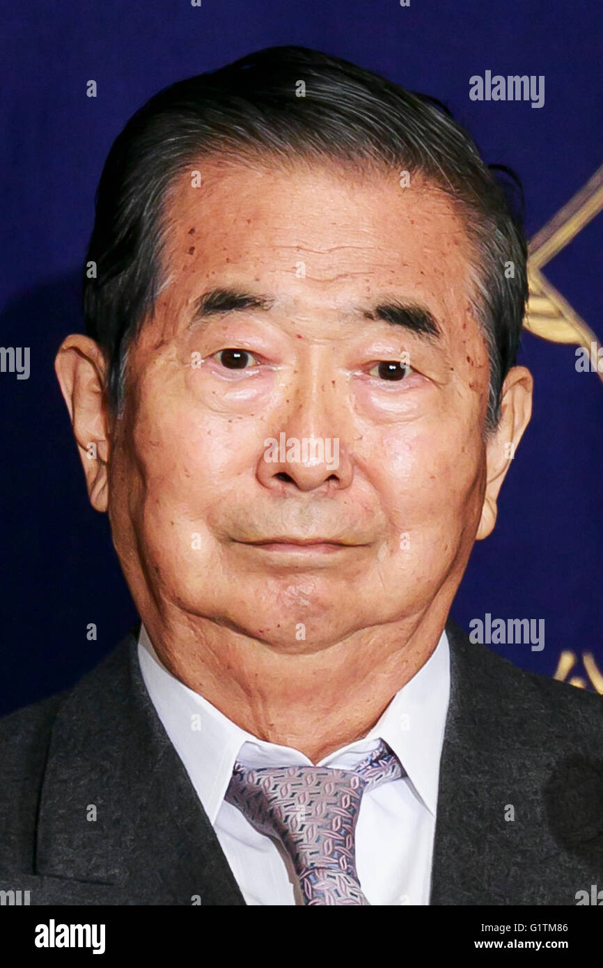 Shintaro Ishihara, ehemaliger Gouverneur von Tokio besucht eine Pressekonferenz im The Foreign Correspondents Club of Japan am 19. Mai 2016, Tokio, Japan. Die Politiker kritisiert Donald Trump Meinungen über die Sicherheitsbeziehungen zwischen den USA und Japan, und zeigte einen Brief, dass sie geschickt hatte, schwierig ihn zu diskutieren. Trumpf hat Japan auf die gesamte Rechnung zu bezahlen, für das hosting von US-Truppen auf dem Boden genannt. KAMEI fordert Präsident Obama für die Atombombe Angriffe gegen Japan im zweiten Weltkrieg entschuldigen, wenn er Hiroshima besucht. © Rodrigo Reyes Marin/AFLO/Alamy Live-Nachrichten Stockfoto