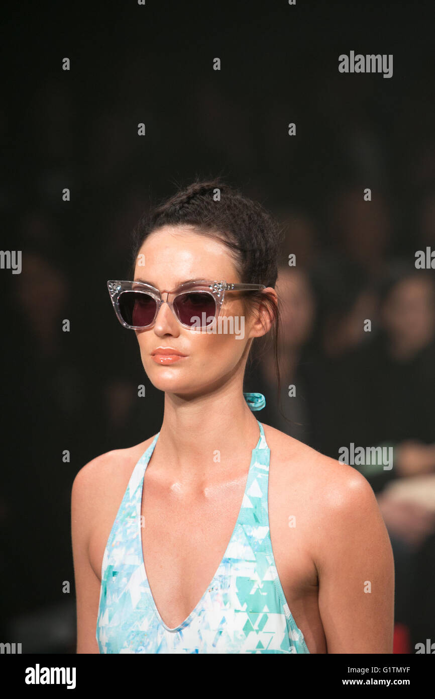 Sydney, Australien. 19. Mai 2016.   Modelle auf die Start-und Landebahn Schaufenster Bademode Designs von Bondi Badegast auf der Mercedes Benz Fashion Week. Bildnachweis: model10/Alamy Live-Nachrichten Stockfoto