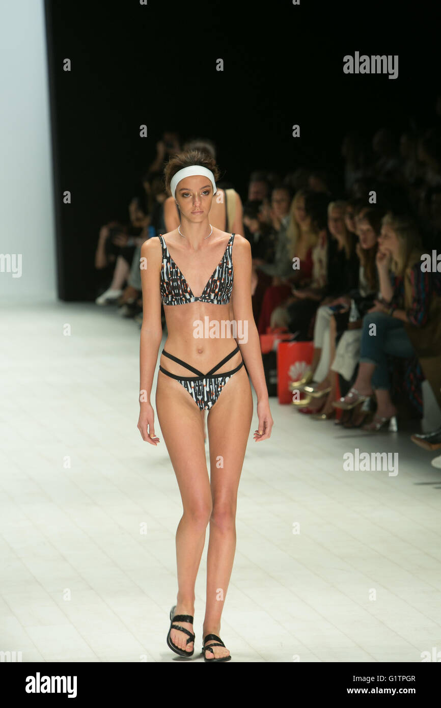 Sydney, Australien. 19. Mai 2016. Die schwimmen Start-und Landebahn auf der Mercedes Benz Fashion Week mit Palm Bademode eine australische Designer-Label. Bildnachweis: model10/Alamy Live-Nachrichten Stockfoto