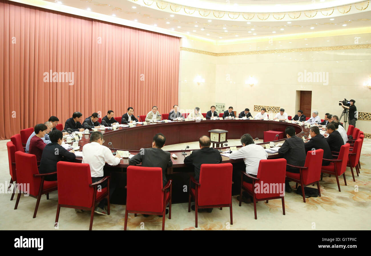 Peking, China. 19. Mai 2016. Yu Zhengsheng, Vorsitzender des Nationalkomitees der chinesischen politischen Beratenden Konferenz (CPPCC), leitet eine zweiwöchentliche Beratungsgespräch in Peking, Hauptstadt von China, 19. Mai 2016. © Ding Lin/Xinhua/Alamy Live-Nachrichten Stockfoto
