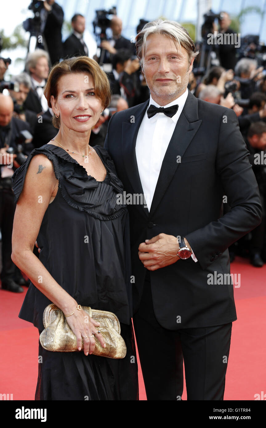 Hanne Jacobsen und Mads Mikkelsen, die Teilnahme an der "La Fille Inconnue" premiere während der 69. Cannes Film-Festival am Palais des Festivals in Cannes am 18. Mai 2016 | Verwendung weltweit Stockfoto