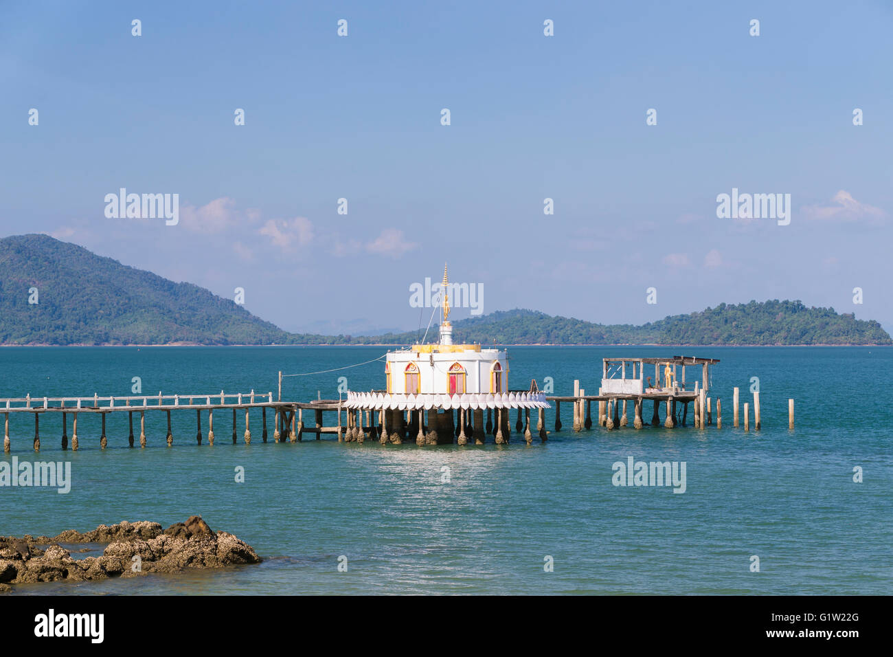 Buddhistentempel Pier, Ko Phayam Island, Thailand Stockfoto