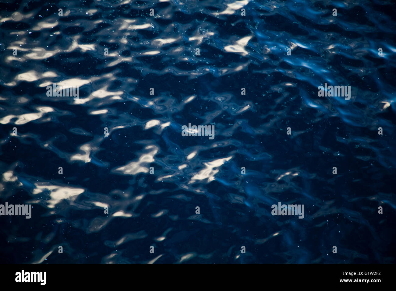Blick auf die Oberfläche des Meeres Stockfoto