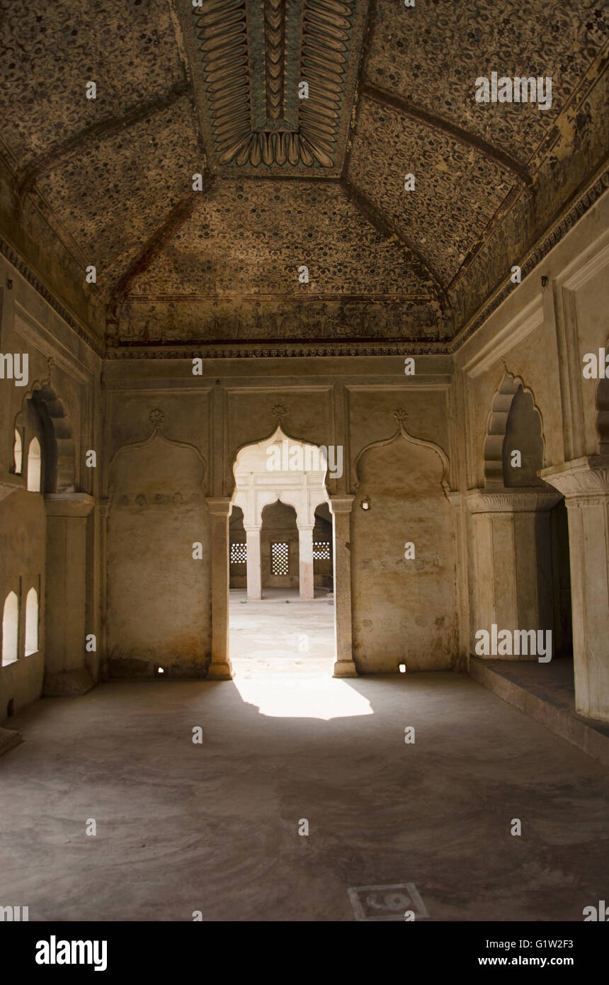 Partielle Innenansicht des Raj Mahal, Orchha (Fort) Schlossanlage, wo die Könige und die Königinnen residierte bis es war, gab ich Stockfoto