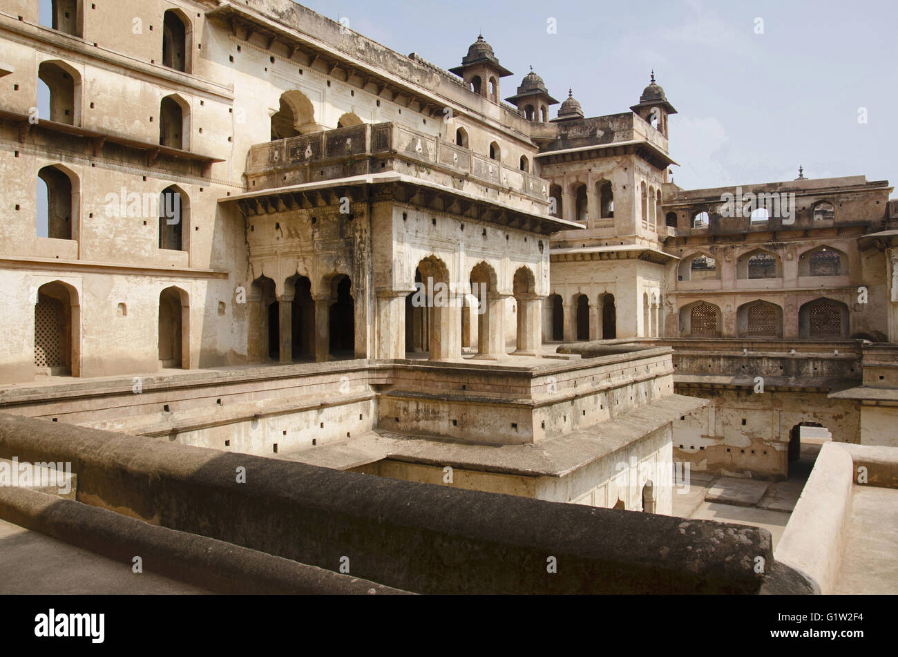 Partielle Innenansicht des Raj Mahal, Orchha (Fort) Schlossanlage, wo die Könige und die Königinnen residierte bis es war, gab ich Stockfoto