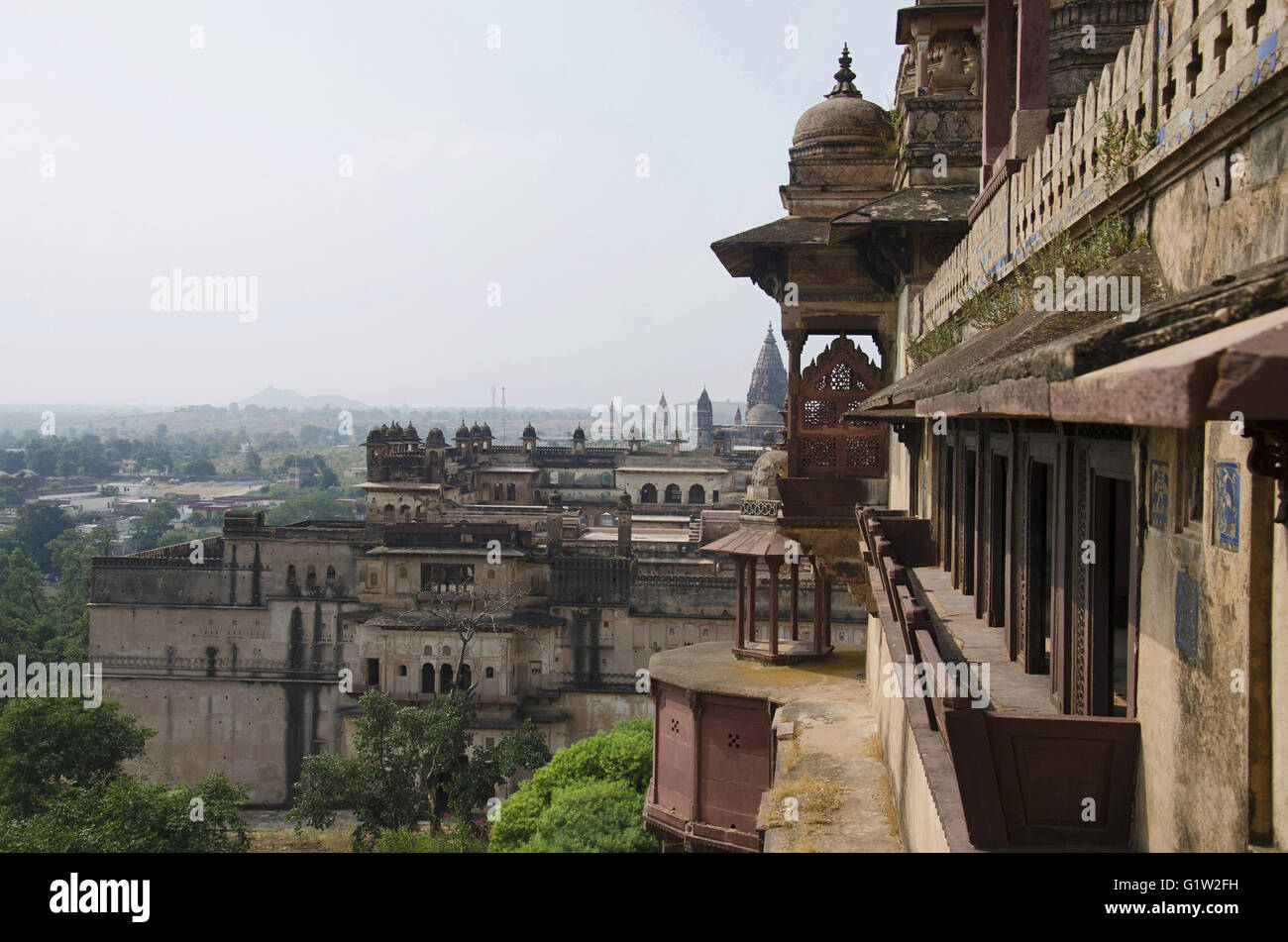 Außenansicht des Jahangir Mahal, Raj Mahal und Chaturbhuj Tempels, Orchha Schlossanlage (Fort), Madhya Pradesh, Indien Stockfoto