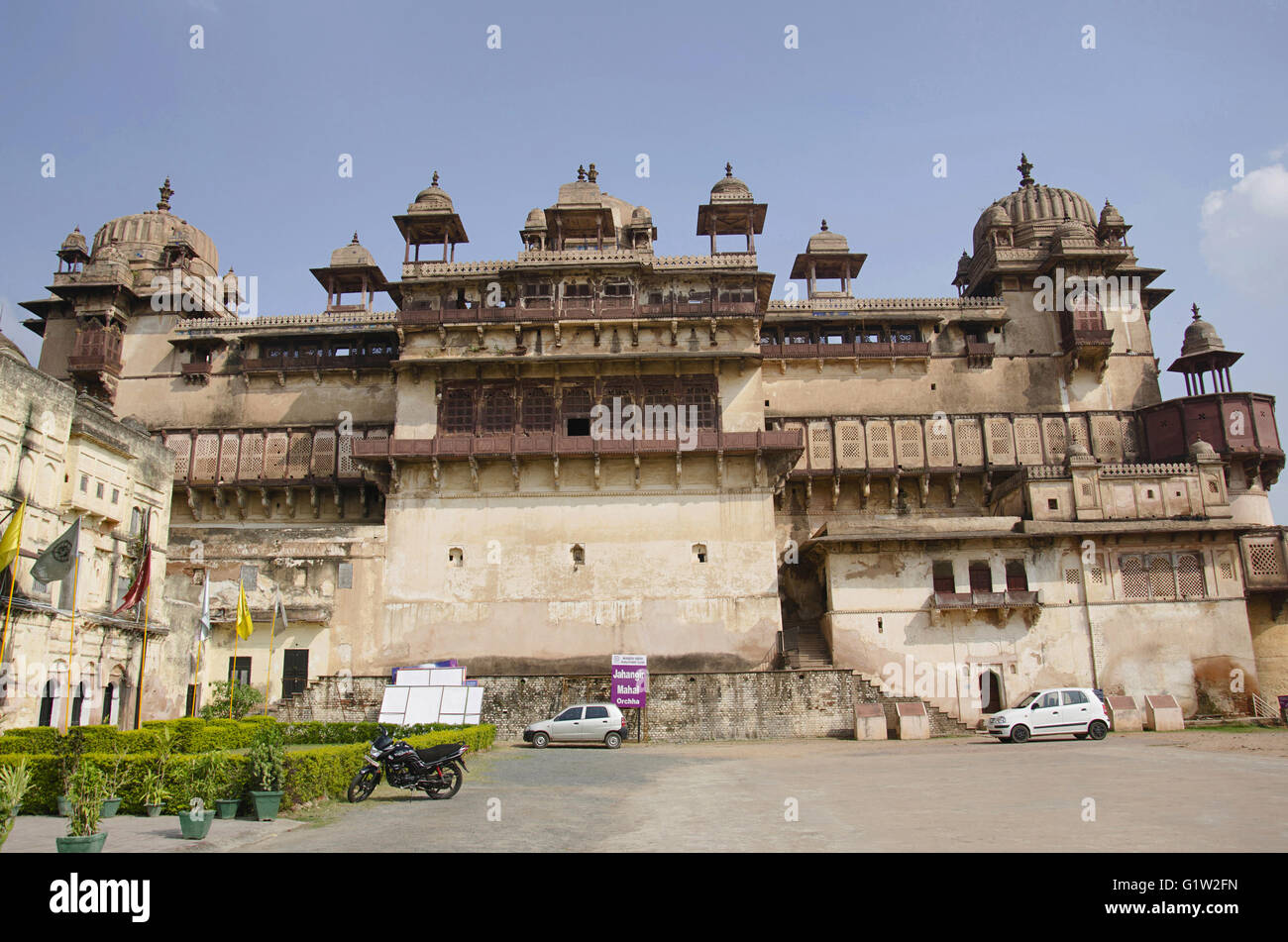 Außenansicht des Sheesh Mahal, jetzt umgewandelt in ein Hotel, Orchha, Tikamgarh Bezirk, Madhya Pradesh, Indien Stockfoto