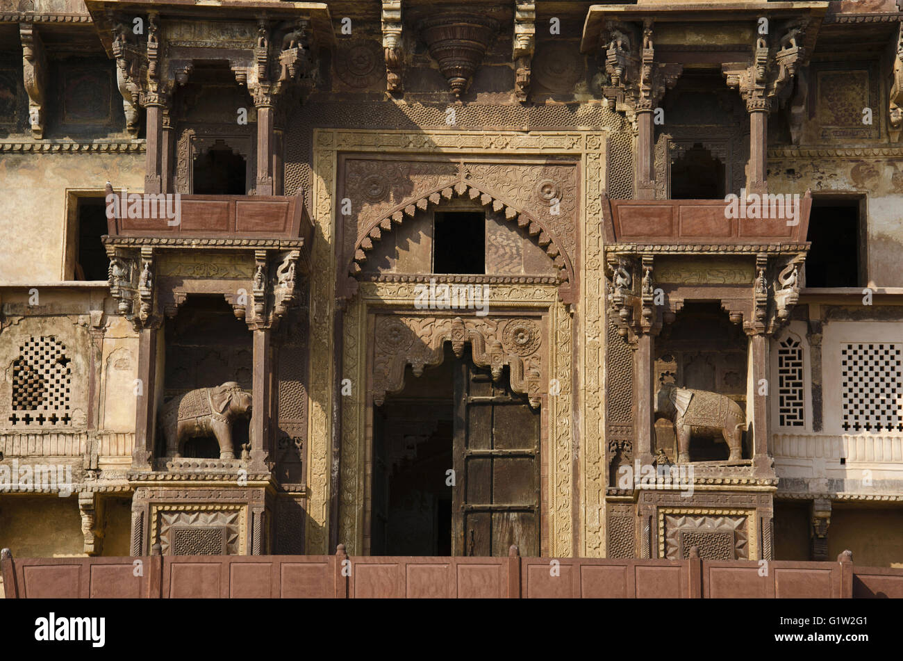 Außenansicht des Jahangir Mahal (Palast), Palast von Bir Singh Deo 1605 für den Mughal Kaiser Jahangir, Madhya Pradesh, Stockfoto
