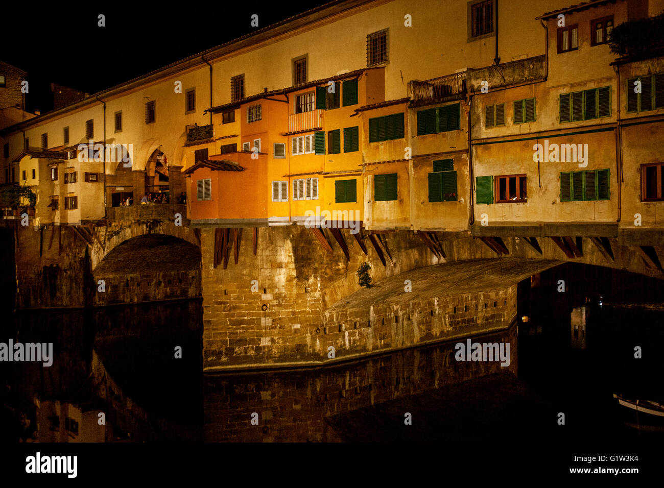 Ponte Vecchio Brücke in der Nacht, Florenz Stockfoto