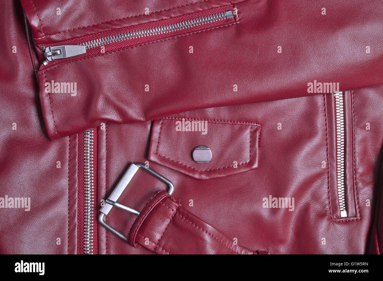Klassische rote Leder-Biker-Jacke. Sport und Mode Stockfoto