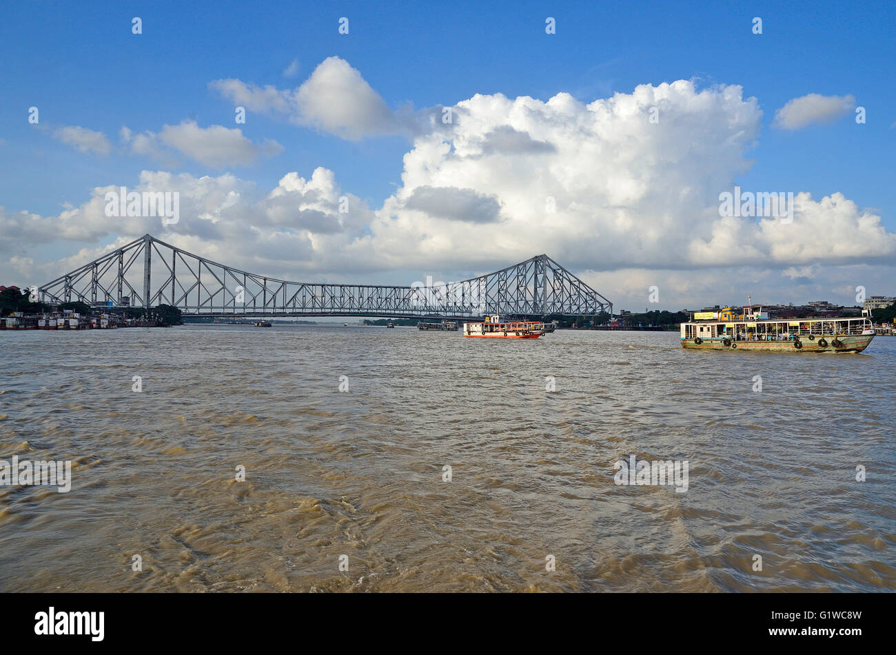 Howrah Brücke oder Rabindra Setu über Hooghly River, Kolkata, Westbengalen, Indien Stockfoto