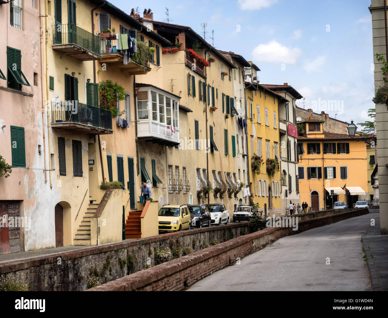 Via del Fosso mit Kanälen in Lucca, Italien Stockfoto