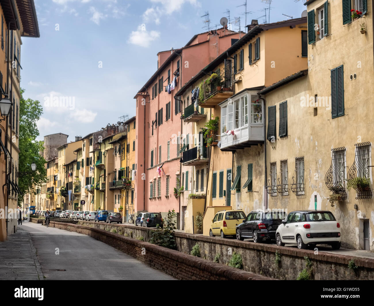 Via del Fosso mit Kanälen in Lucca, Italien Stockfoto