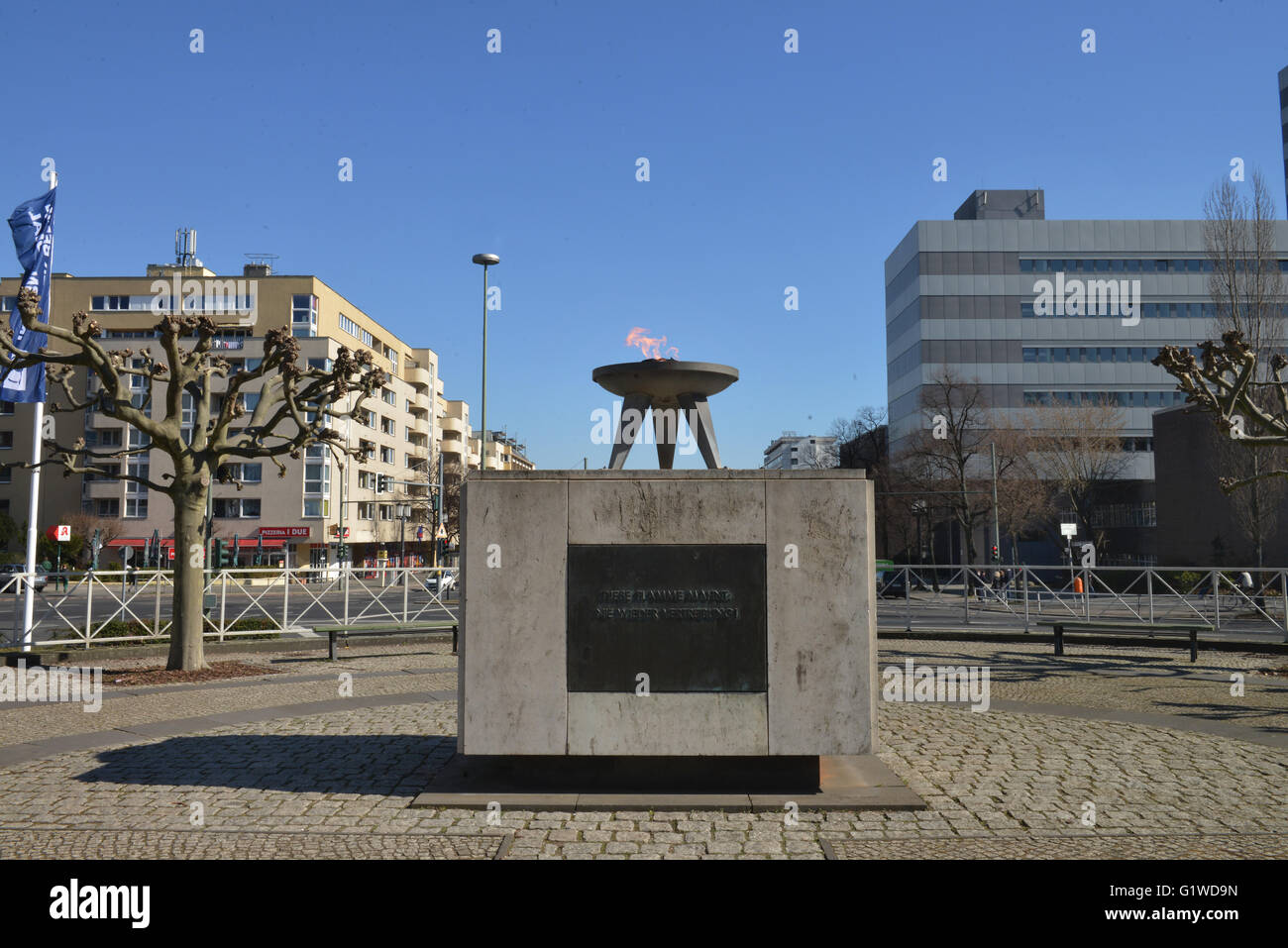 Ewige Flamme, Denkmal Fuer Die Opfer von Flucht Und Vertreibung, Theodor-Heuss-Platz, Westend, Berlin, Deutschland Stockfoto