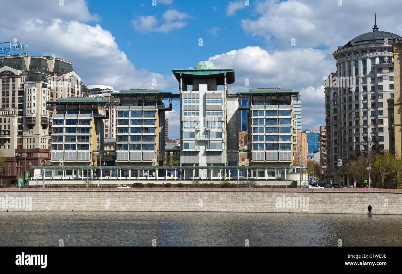 Blick auf die von der Botschaft des Vereinigten Königreichs in Moskau, Smolenskaya Naberezhnaya 10 Stockfoto