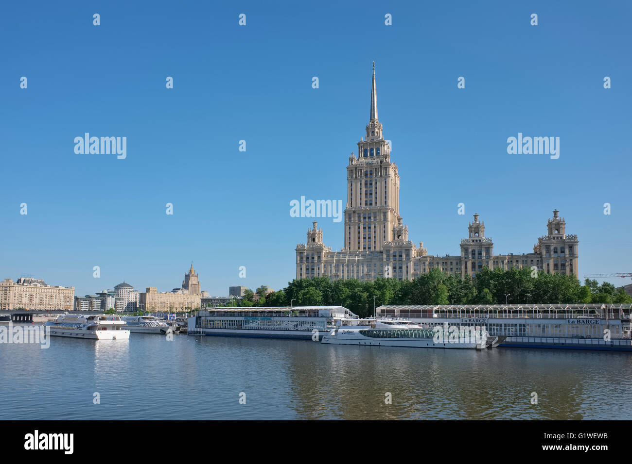 Blick auf das Hotel Ukraine und Pier Taras Schewtschenko der Moskwa Stockfoto