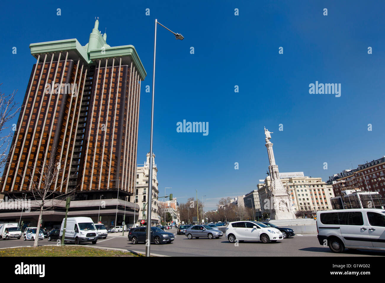 MADRID, Spanien - 16. März 2016: Plaza de Colon in Madrid. Torres de Colon ist eine hohe Bürogebäude der Twin Towers im Plaza Stockfoto