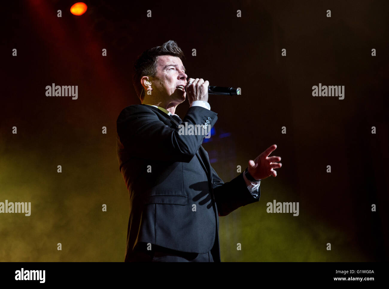 Rick Astley erklingt in der Pavillon-Bournemouth Stockfoto