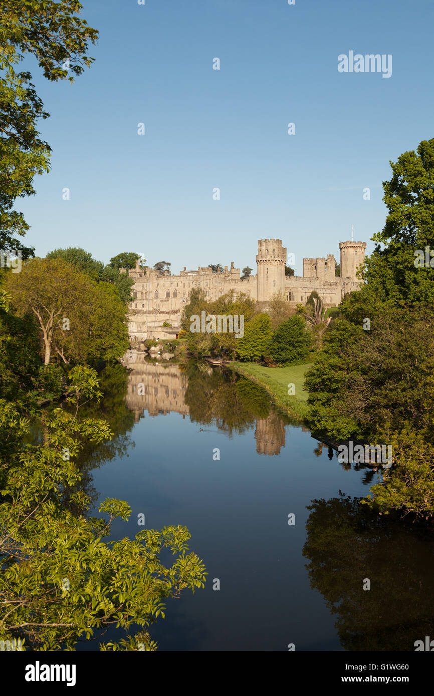 Warwick Castle, eine mittelalterliche Burg aus dem 11. Jahrhundert und den Fluss Avon, Warwick, Warwickshire, England UK Stockfoto