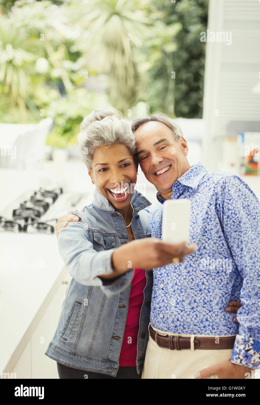 Älteres paar begeisterte Aufnahme selfie Stockfoto