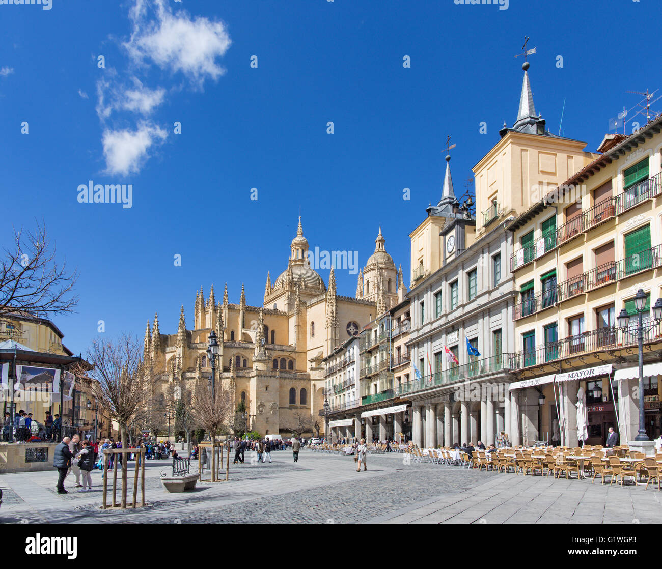 SEGOVIA, Spanien, APRIL - 15, 2016: Die Plaza Mayor und der Kathedrale. Stockfoto