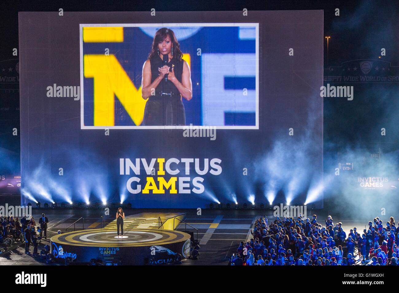 First Lady Michelle Obama spricht bei der 2016 Invictus Games Eröffnungsfeier 8. Mai 2016 in Orlando, Florida. Invictus Games sind ein internationaler Paralympic-Stil Multi-sport-Veranstaltung, erstellt von Prinz Harry. Stockfoto