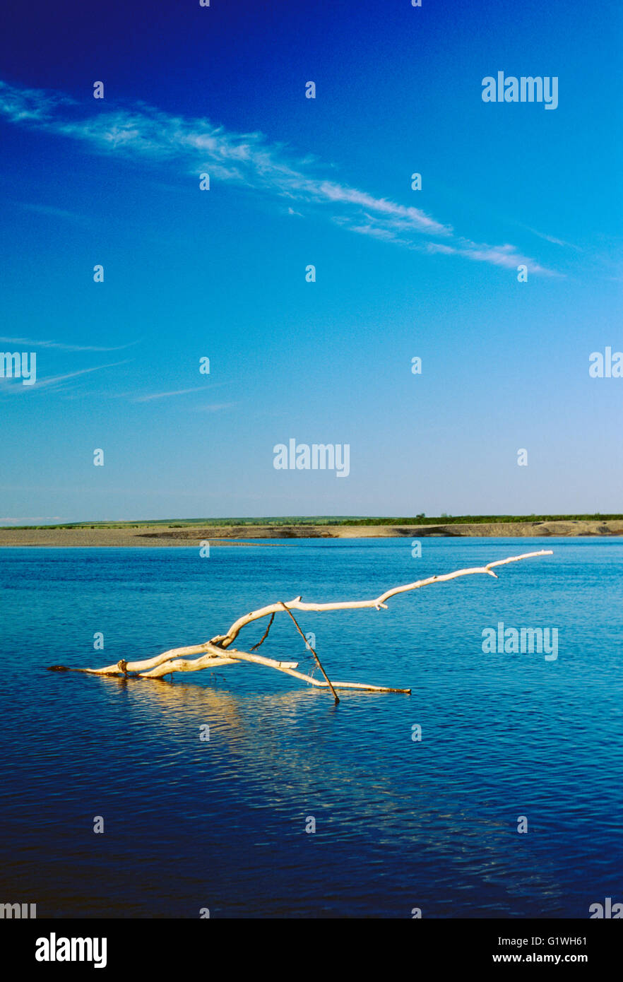 Schönen Sonnenuntergang Himmel am Fluss Belaja; Sibirien; Magadan Region; Russischen Föderation; ehemaligen UdSSR - Sowjetunion Stockfoto