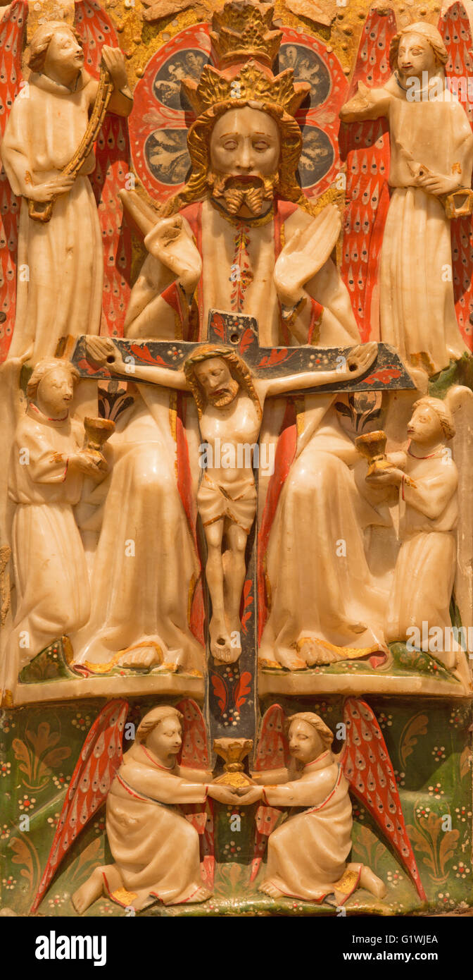 AVILA, Spanien, APRIL - 18, 2016: Das Alabastrine Relief Heilige Dreifaltigkeit Relief im Catedral de Cristo Salvador unbekannten Künstlers Stockfoto