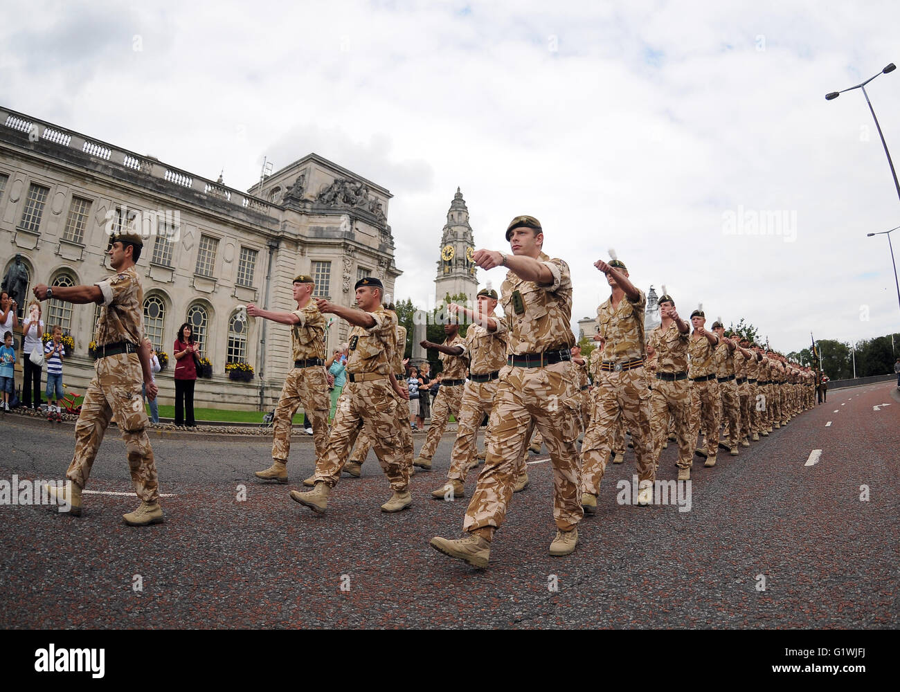 Soldaten aus Charlie Kompanie parade durch Cardiff, Südwales, am Remembrance Day Sonntag. Stockfoto