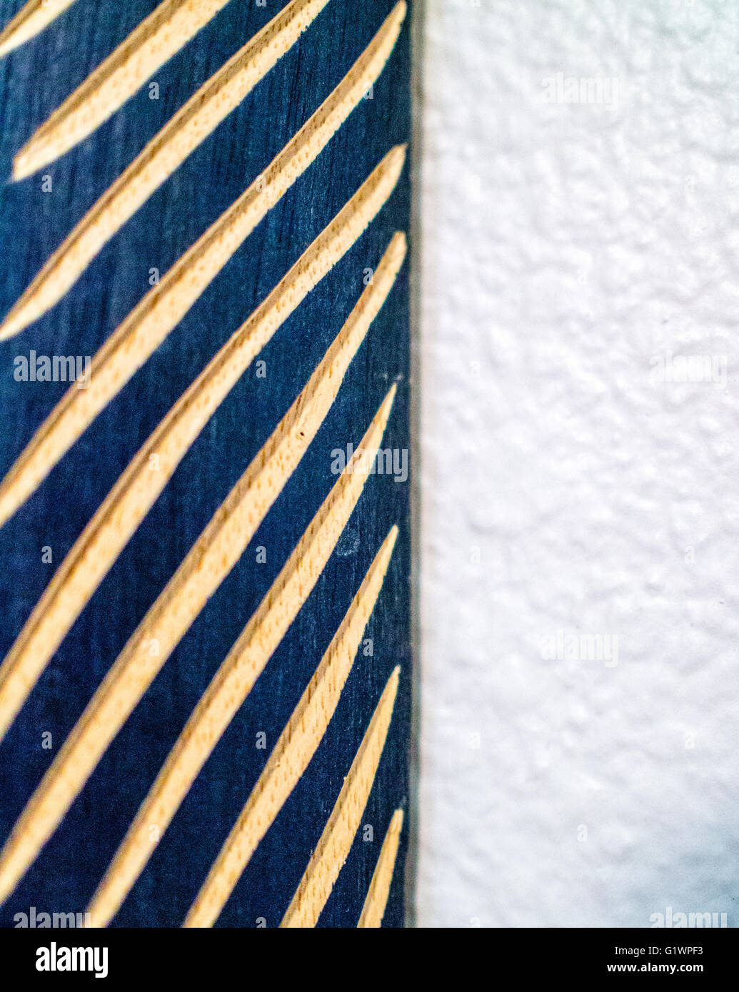 Afrikanische Holzschnitzereien, schwarz und Natur Farbdetails Stockfoto