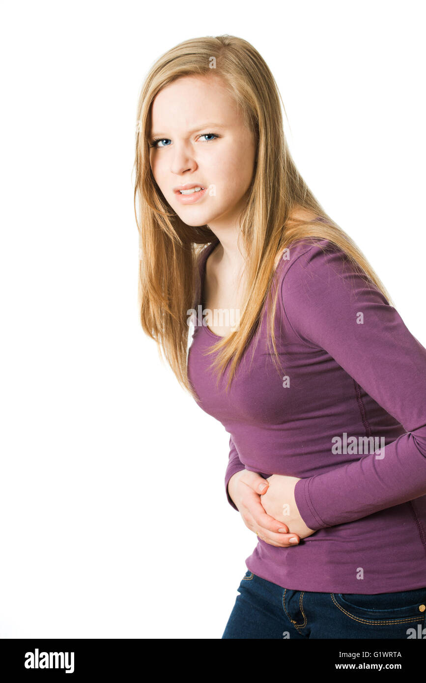 Mädchen hat Bauchschmerzen, isoliert auf weiss Stockfoto