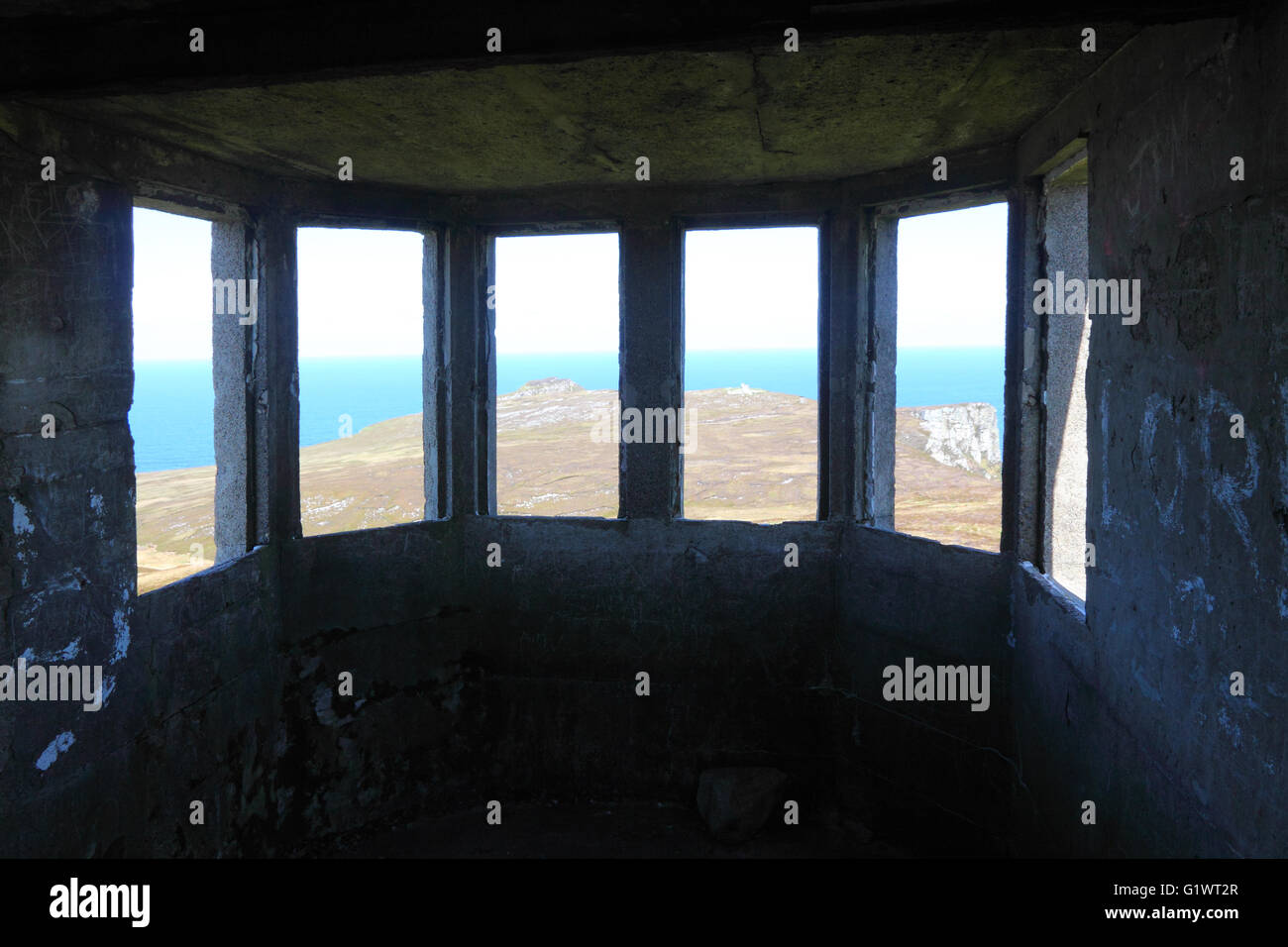 Der Blick aus dem 2. Weltkrieg Aussichtspunkt (LOP) am Horn Head, North Donegal, Irland. Stockfoto