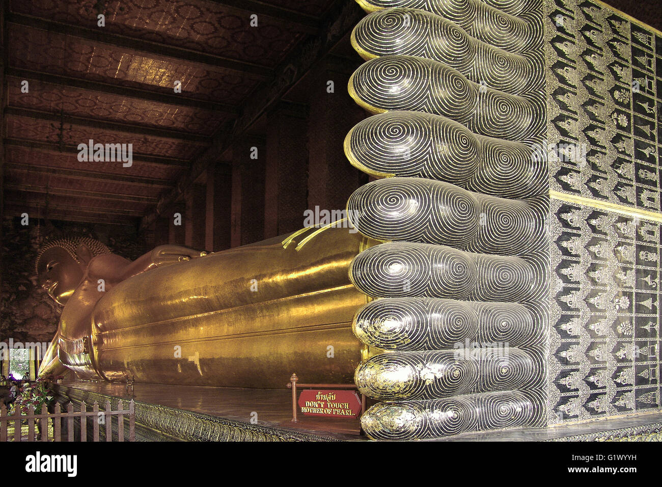 Wat Pho - der liegende Buddha - Bangkok Stockfoto
