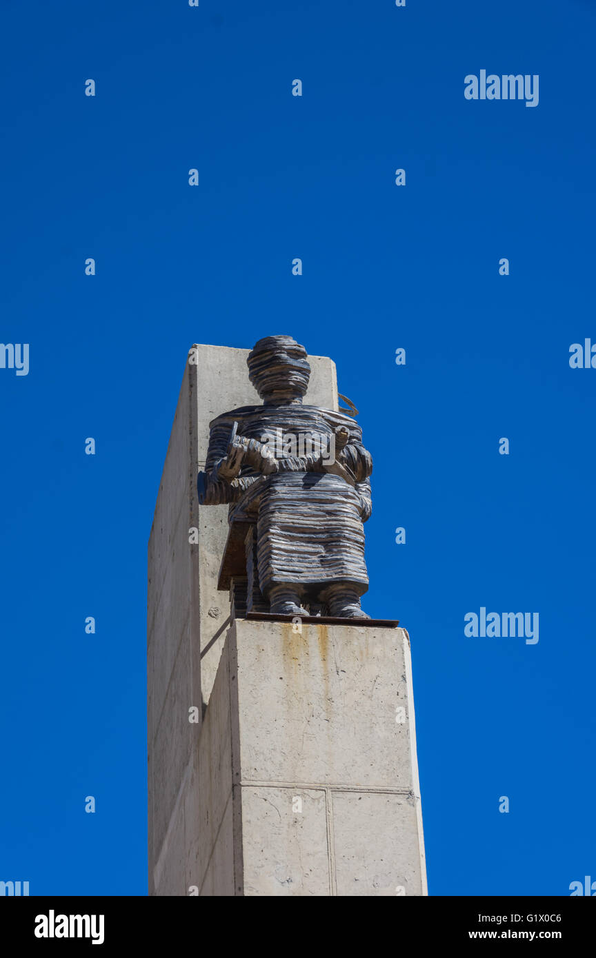 Soweto Südafrika 28. März 2016 Walter Sisulu Square Hingabe. Statue des "werden Häuser, Sicherheit und Komfort Stockfoto