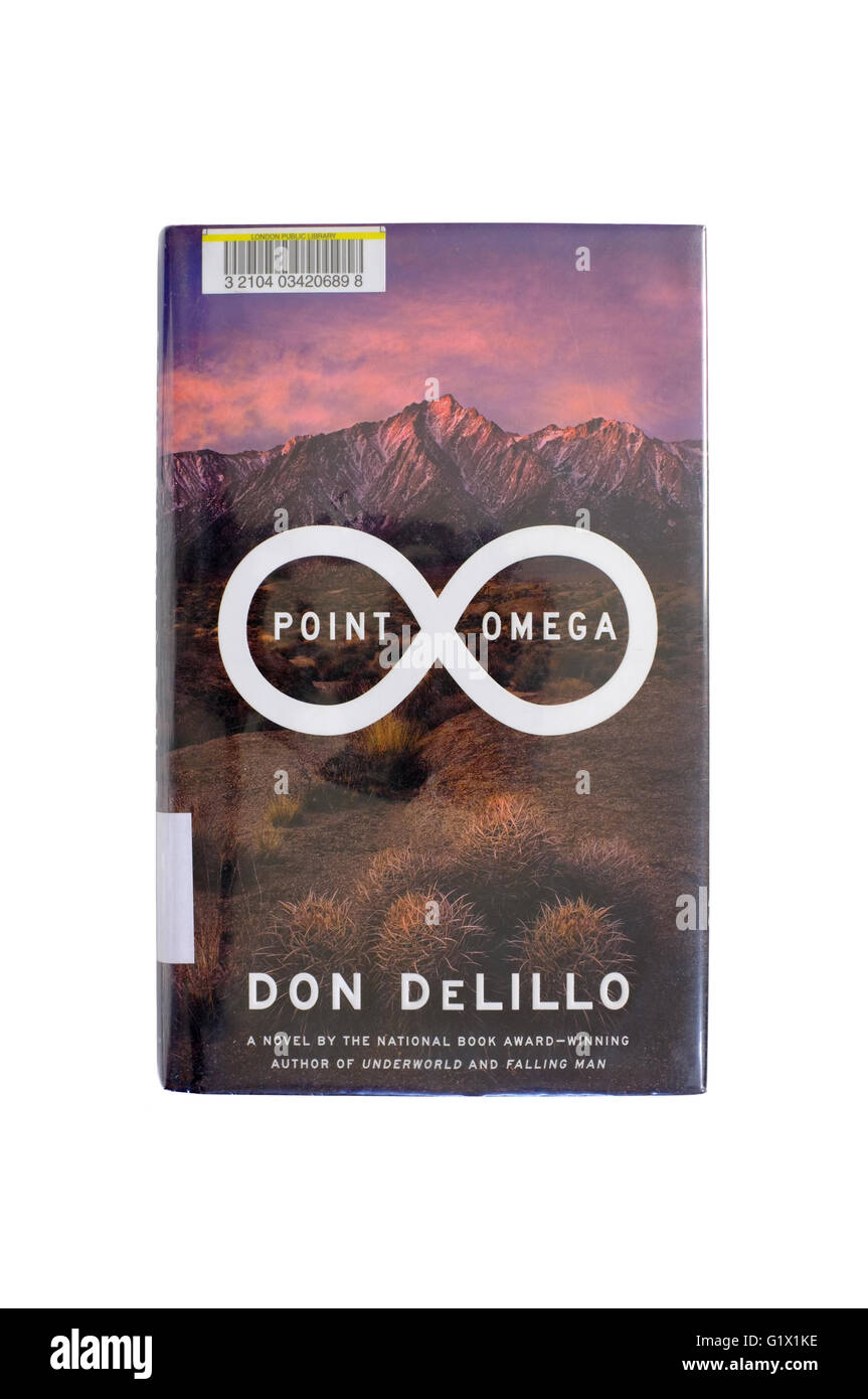 Point Omega von Don DeLillo fotografiert vor einem weißen Hintergrund. Stockfoto
