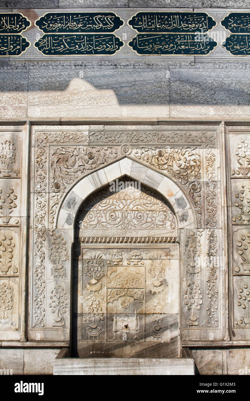 Details der Architektur von einem alten Brunnen in Tophane/Istanbul Stockfoto