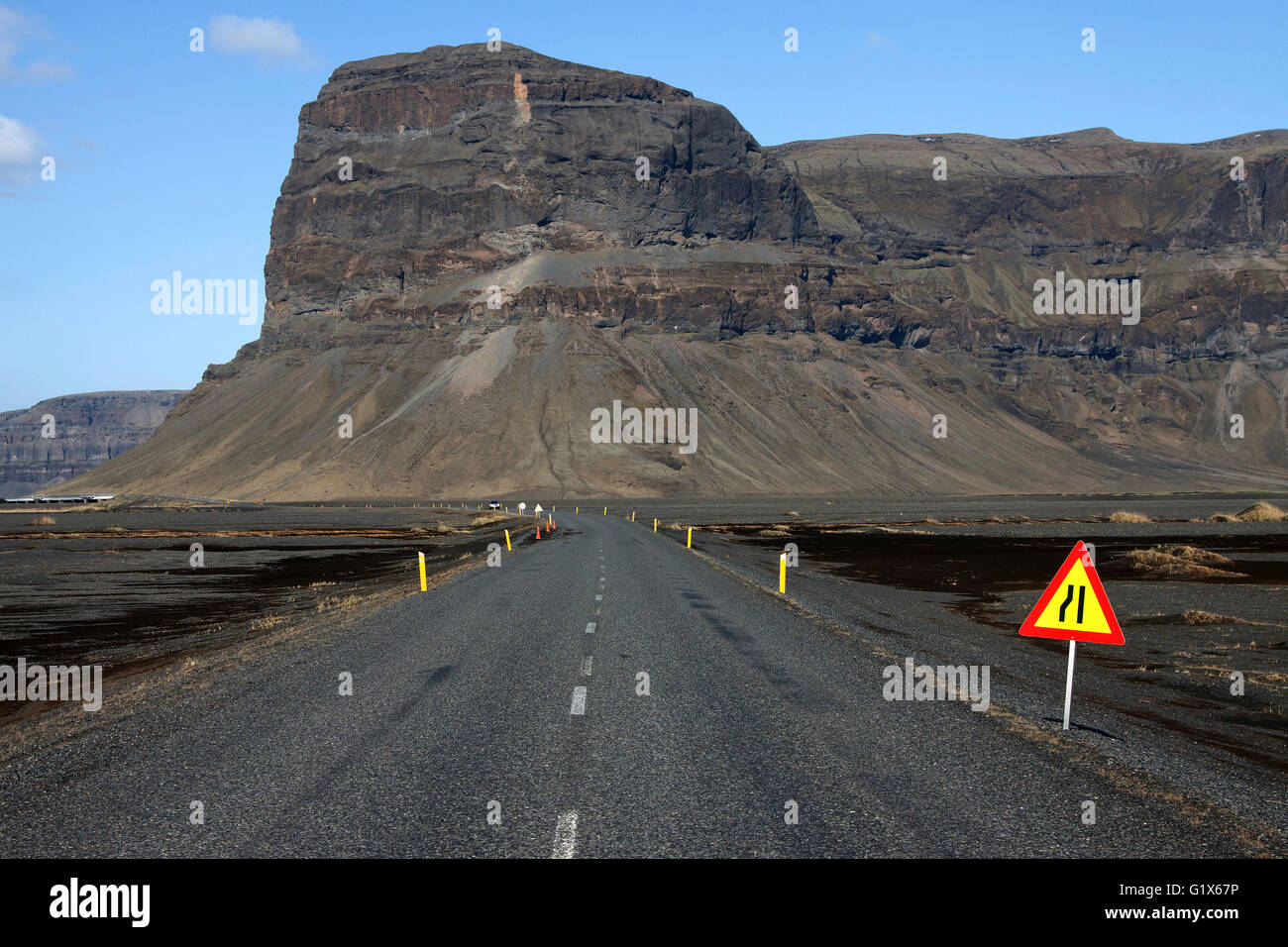 Ring Road, Route 1, rock massiv Lomagnupur oder Lómagnúpur, Region Süd, Island Stockfoto