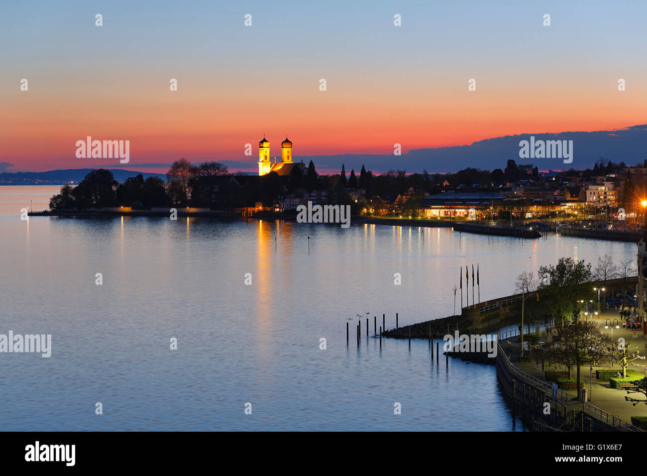 Blick vom Moleturm Turm zur Schlosskirche in Friedrichshafen am Bodensee, Abendstimmung, Bodensee District, Swabia Stockfoto