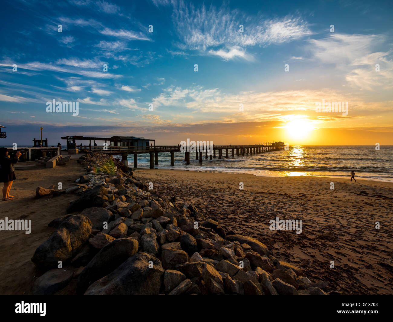 Hölzernen Bootssteg Steg 1905 mit Strand, Swakopmund, Namibia Stockfoto