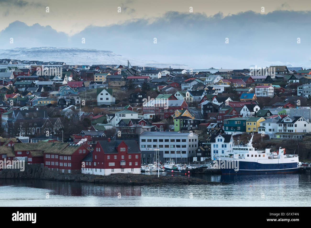 Blick auf Hafen und Stadt, Tórshavn, Streymoy, Färöer-Inseln, Dänemark Stockfoto