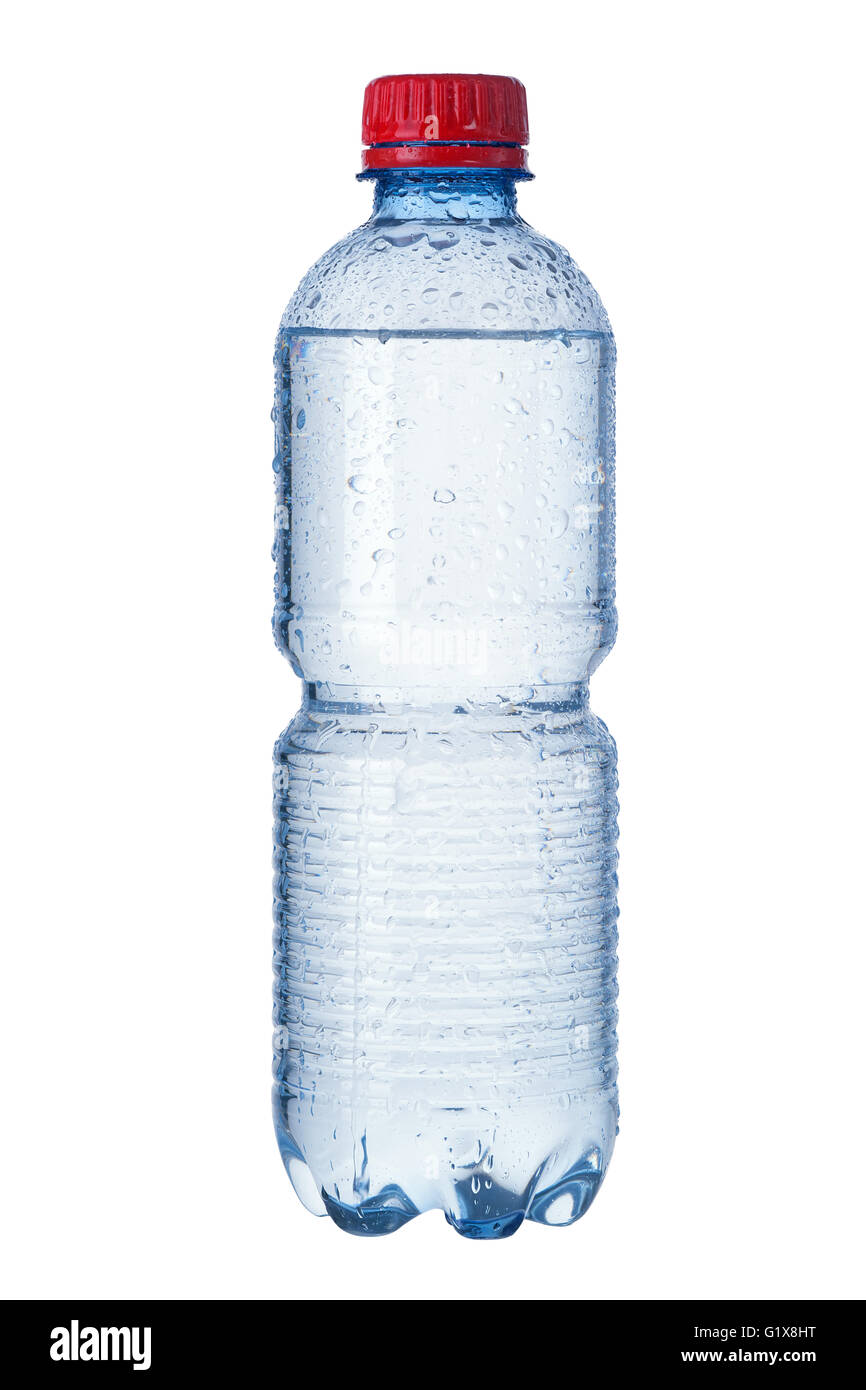 Foto von einer Flasche Mineralwasser.  Wassertropfen sind sichtbar und Clipping-Pfad ist im Preis inbegriffen. Stockfoto