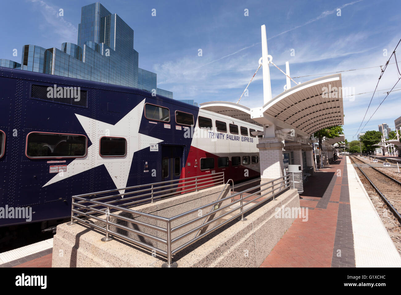 Trinity Railway Express (TRE) an der Union Station in der Stadt Dallas Stockfoto