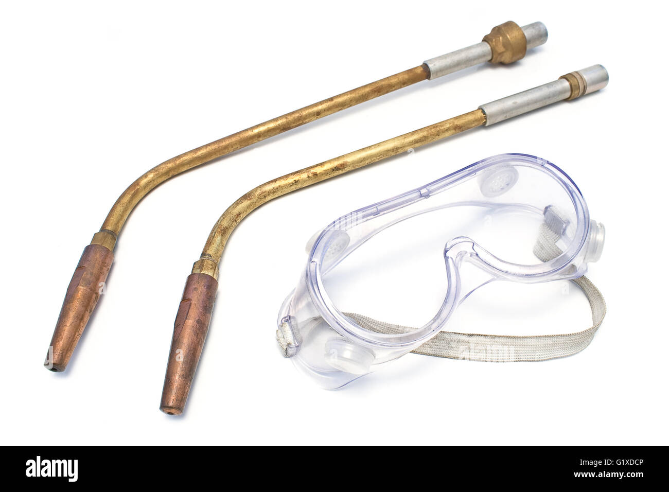 Zwei Düsen für eine autogene Schweißen mit Schutzbrille, isoliert auf weiss Stockfoto