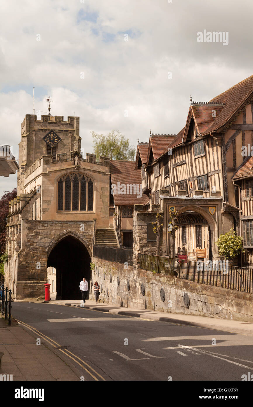 Medieval Lord Leycester Hospital und das West Gate, The High Street, Warwick, Warwickshire, England, Großbritannien Stockfoto